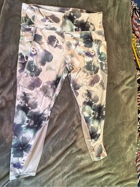 Cropped Athleta Leggings With Mesh Panels